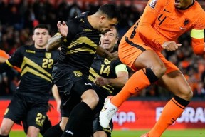 冰岛足球队在场上表现抢眼，收获掌声和赞誉的简单介绍